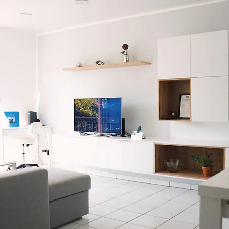 Apartment Mit Balkon, Küche&waschmaschine An Der Whu *