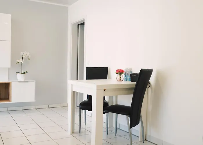 Mit Balkon, Kueche & Waschmaschine An Der Whu